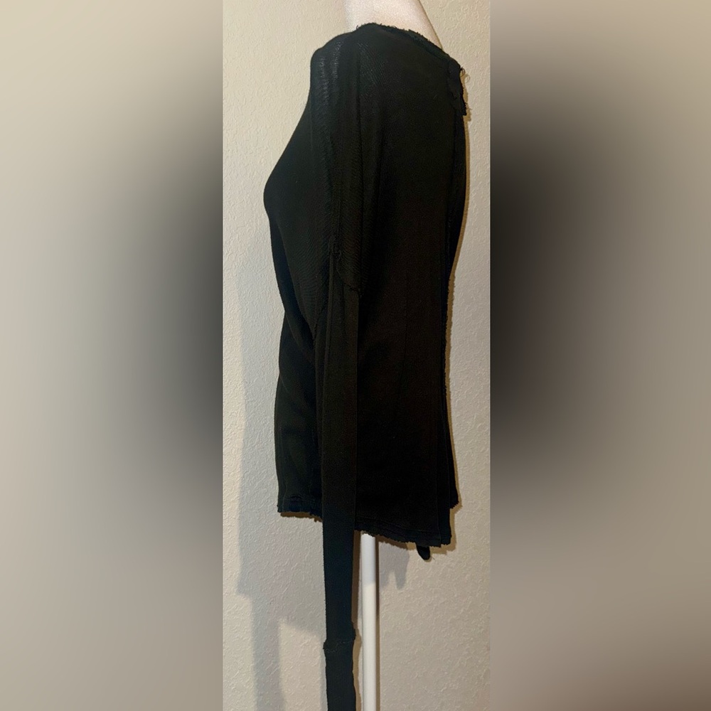 We the Free scoop neck long sleeve cuffed thumbhole black T-Shirt - Picture 4 of 6